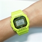 Casio G-SHOCK 5600 系列鮮黃色男士數碼運動手錶 DW-5600EP-9