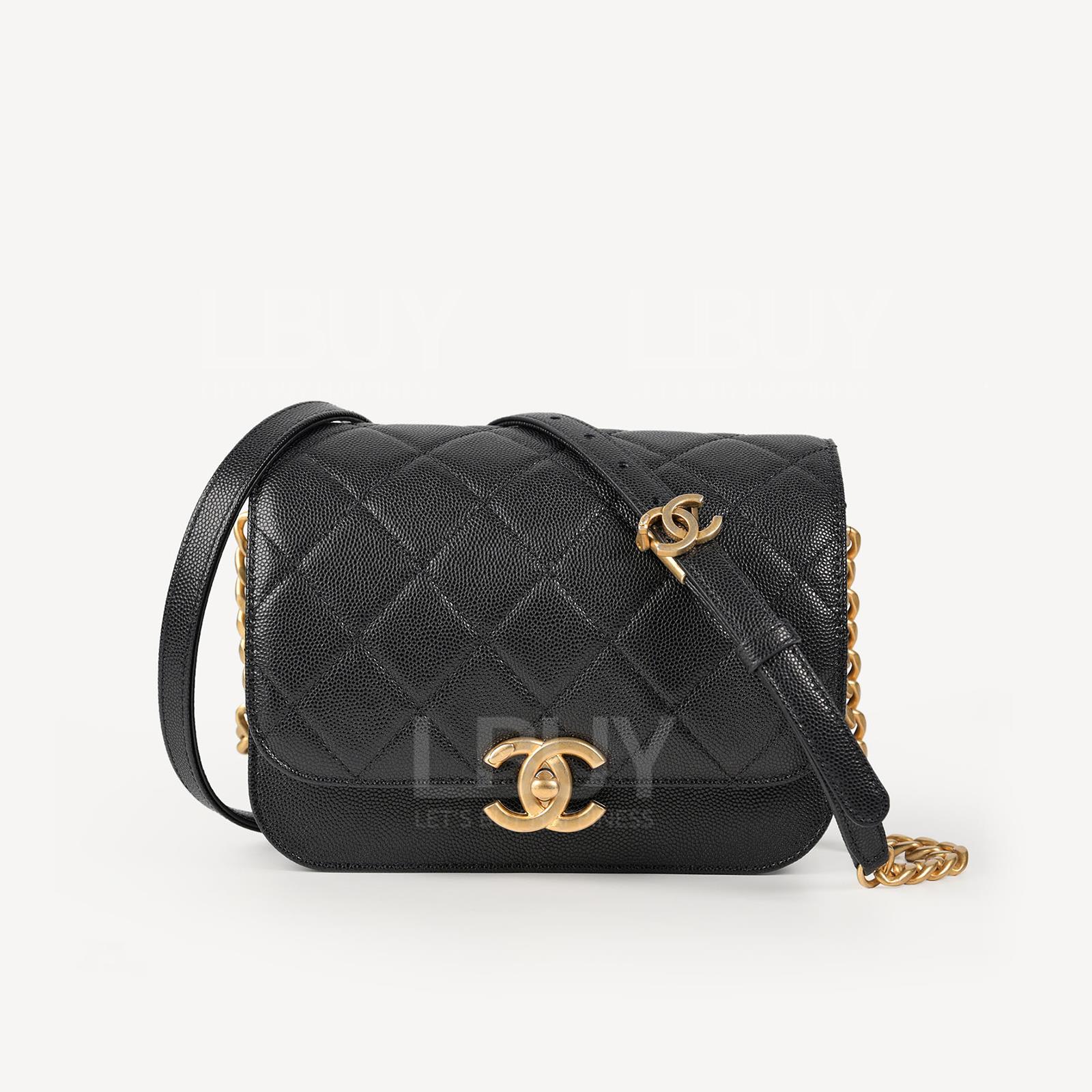 Chanel 粒紋小牛皮金色CC Logo扣信差袋
