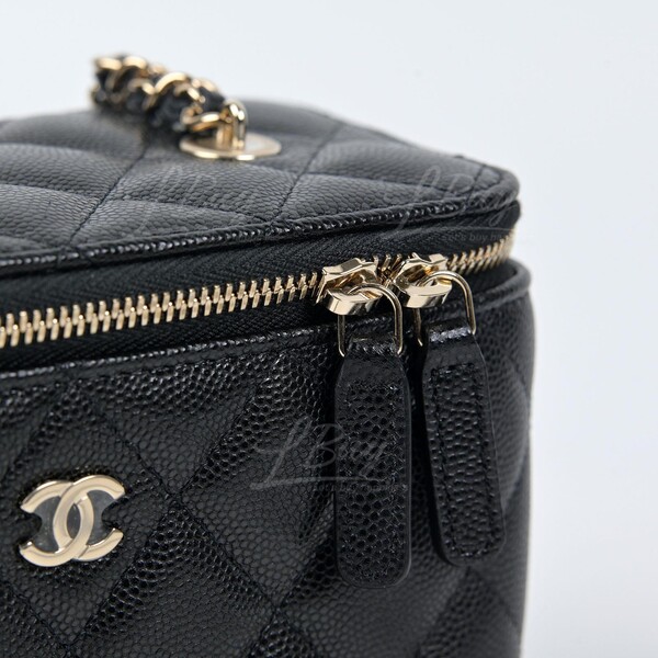 Chanel-Chanel Mirror Grained Calfskin Base CC Logo Long