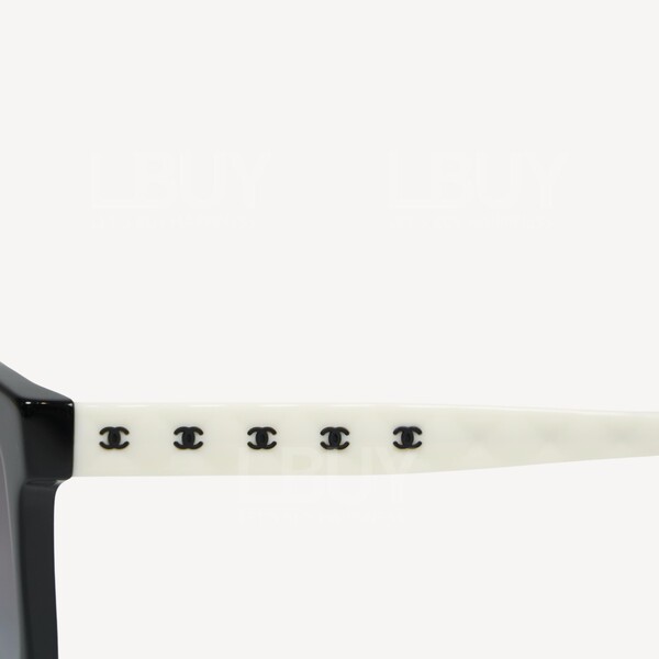 Chanel-Chanel Square Black Frame Black CC Logo White Handle