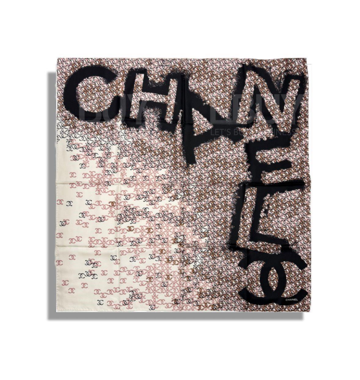 Chanel CC Logo 方形围巾 黑色 白色 灰粉色 AA8618