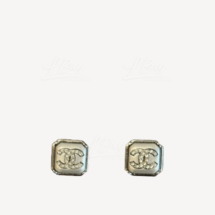 Chanel 方型珍珠并石闪Logo耳环