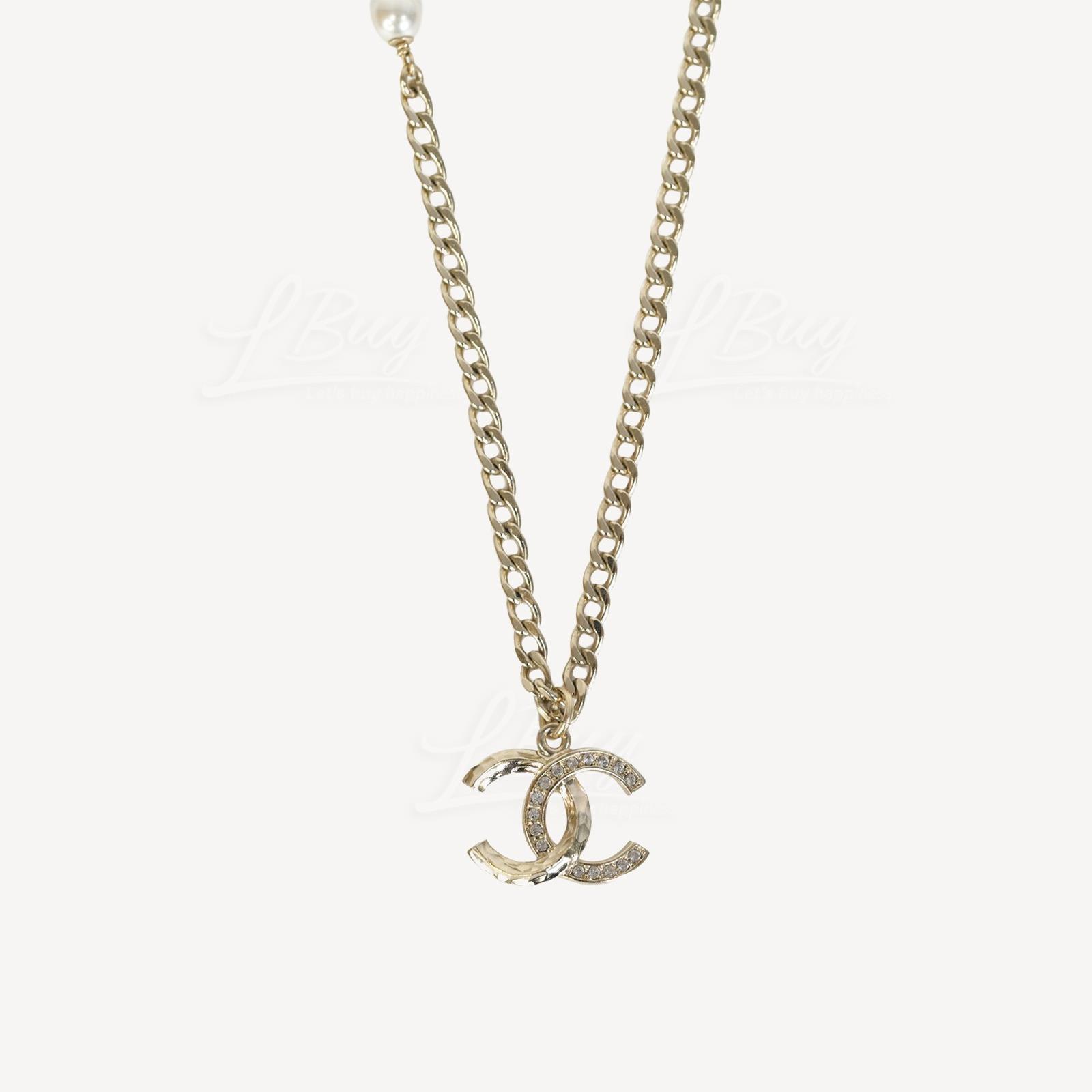 Chanel 金色併水钻CC Logo 项链 AB7318